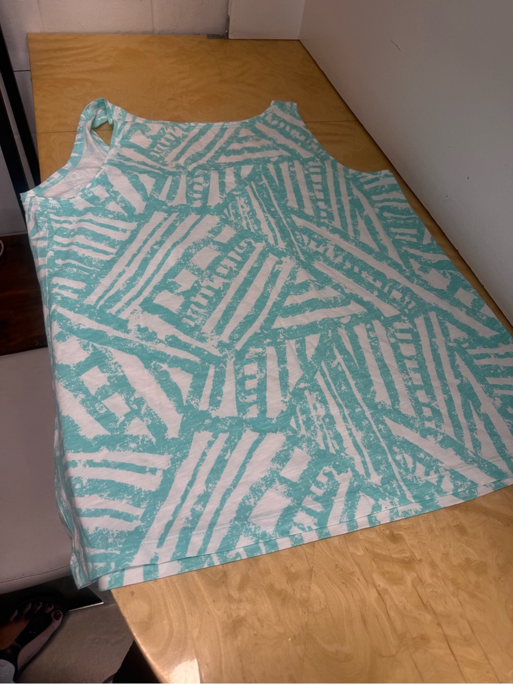 Sleeveless Printed Tank Top - Aqua White